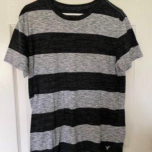 American Eagle Men's Striped T-Shirt (Size Medium)